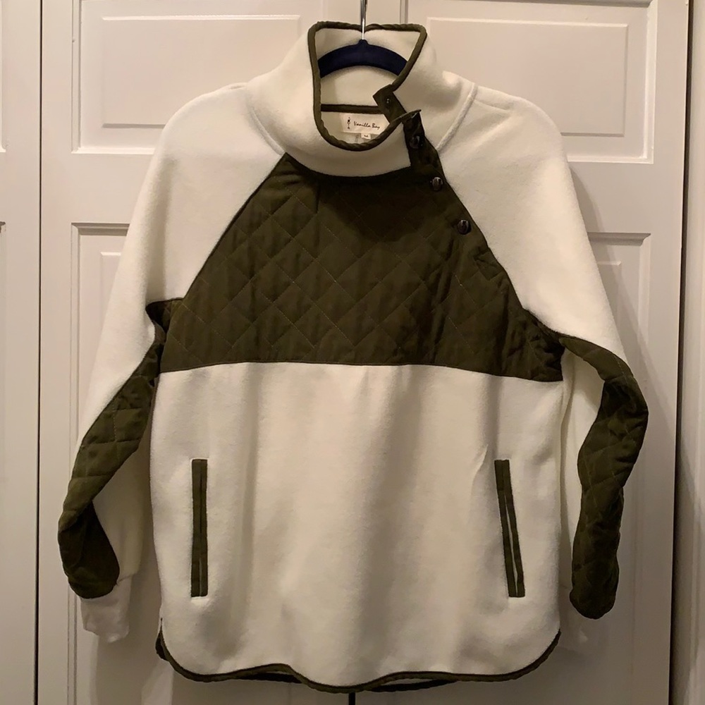 Pullover cream and brown.